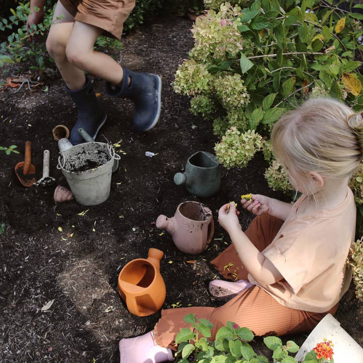 Marlowe & Co - Wholesale Toy Set - Kids - Terracotta Silicone Garden Set 7