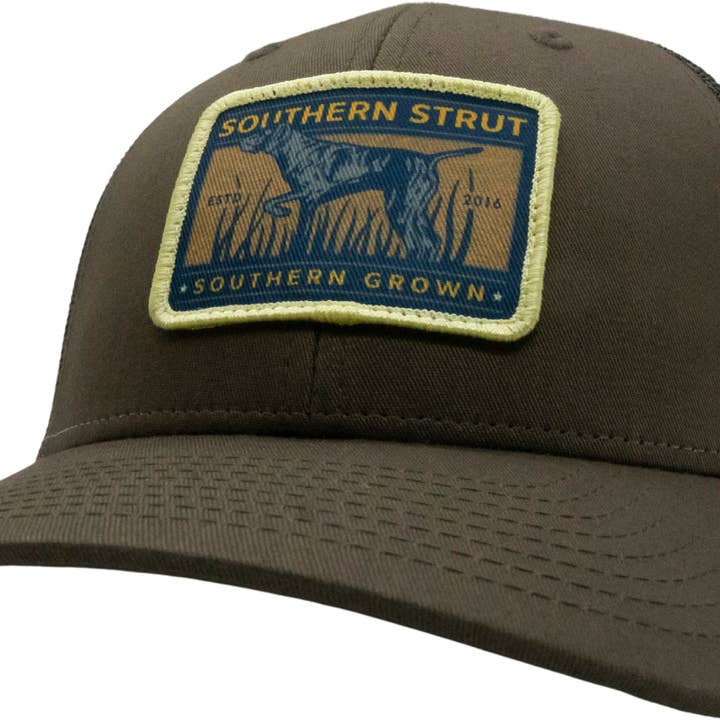 Chapeau à patch tissé Grown Pointer - Chapeau sélectionné à la main à 10 $ ! pour la vente par Southern Strut
