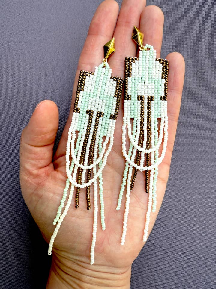 D148 - Handgefertigte Ohrringe im Südweststil mit Saatperlen im Kronleuchter-Design für den Großhandel von XTRA by Stacey