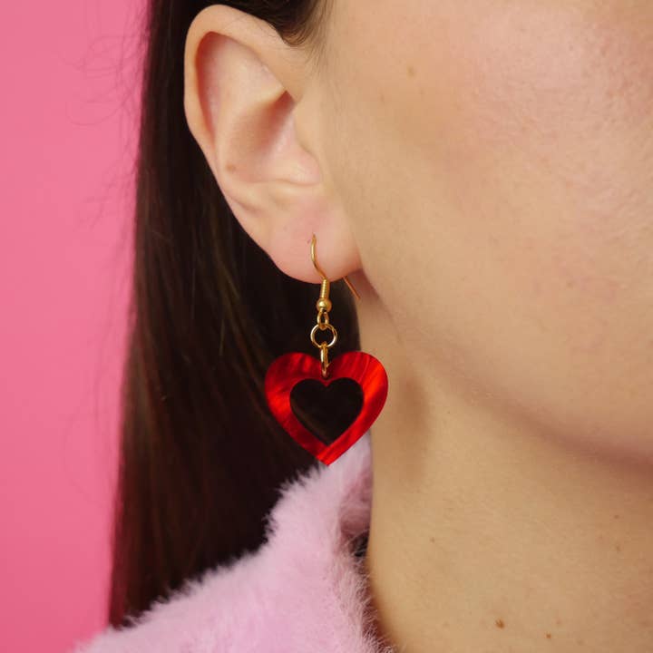 Boucles d'oreilles Crochet Coeur - Rouge Marbré pour la vente par ColsonDesign