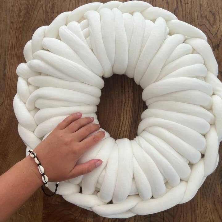 woolexperts - Wholesale Throw/Decorative Pillow - Chunky knit pillow Donut pillow round Vegan Chunky