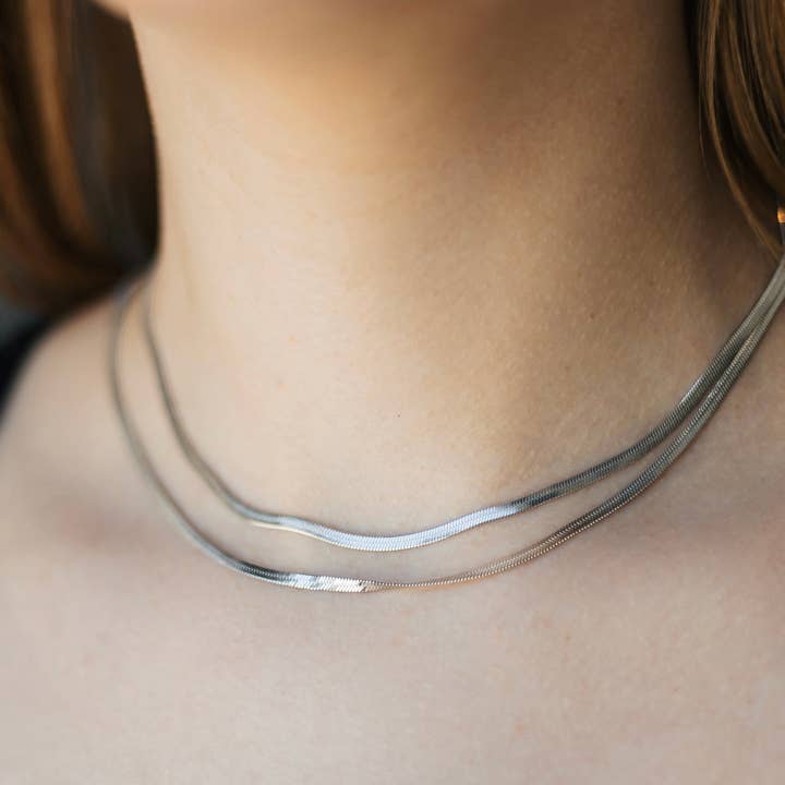 Collier en acier inoxydable à double couche, plaqué or, 40–50 cm pour la vente par Sedy Jewelry