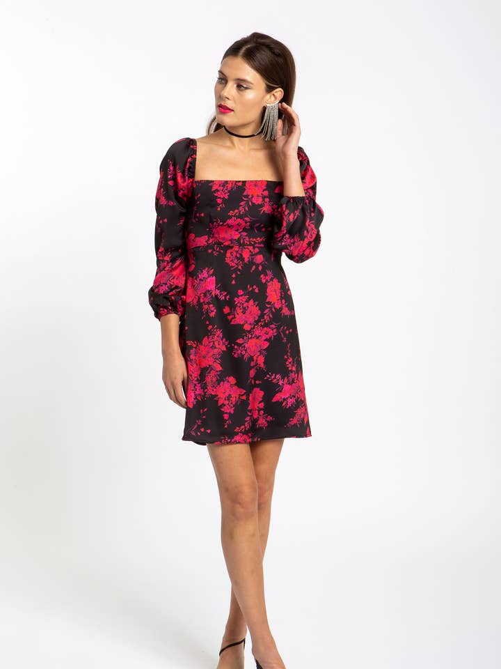 Jami Kleid mit eckigem Ausschnitt für den Großhandel von NSR