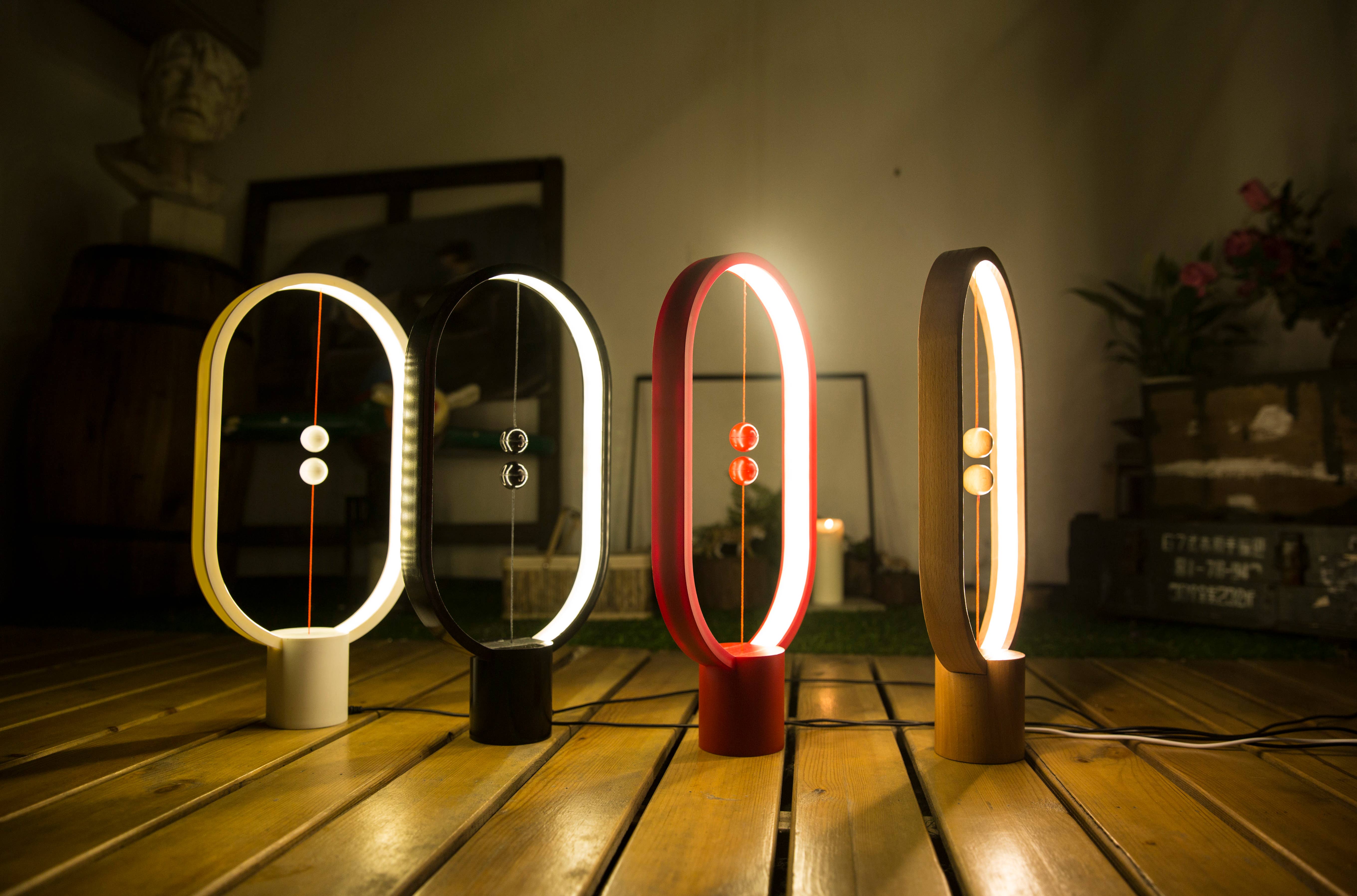 Allocacoc DesignNest – Großhandel Akzent-/Schreibtischleuchte – Heng Balance Lampe Ellipse, Kunststoff, USB-C, regulär und klein7