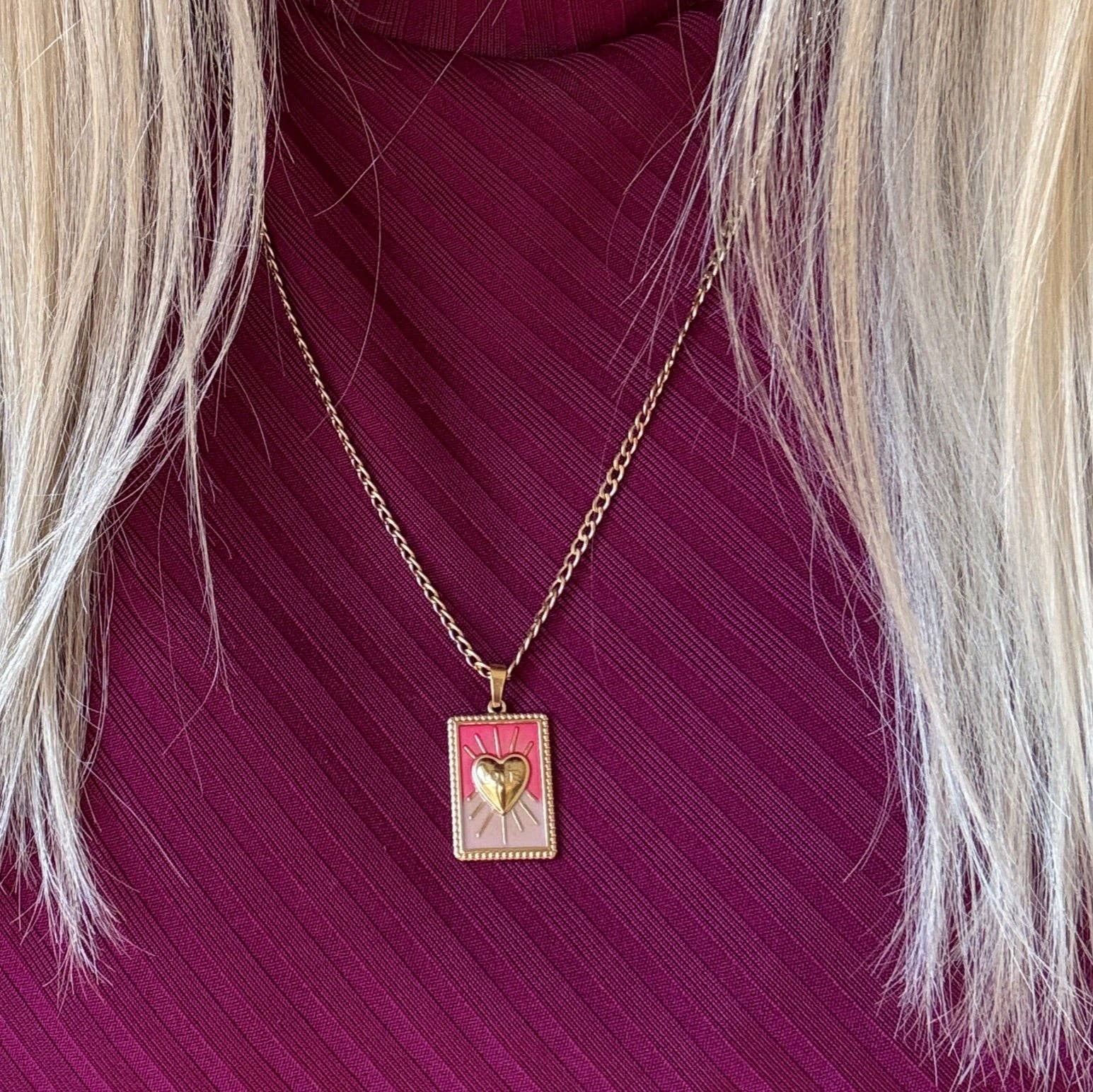 DUESTELLE ITALIA - Wholesale Pendant/Charm Necklace - Golden Love - Necklace with Heart Pendant in Steel2