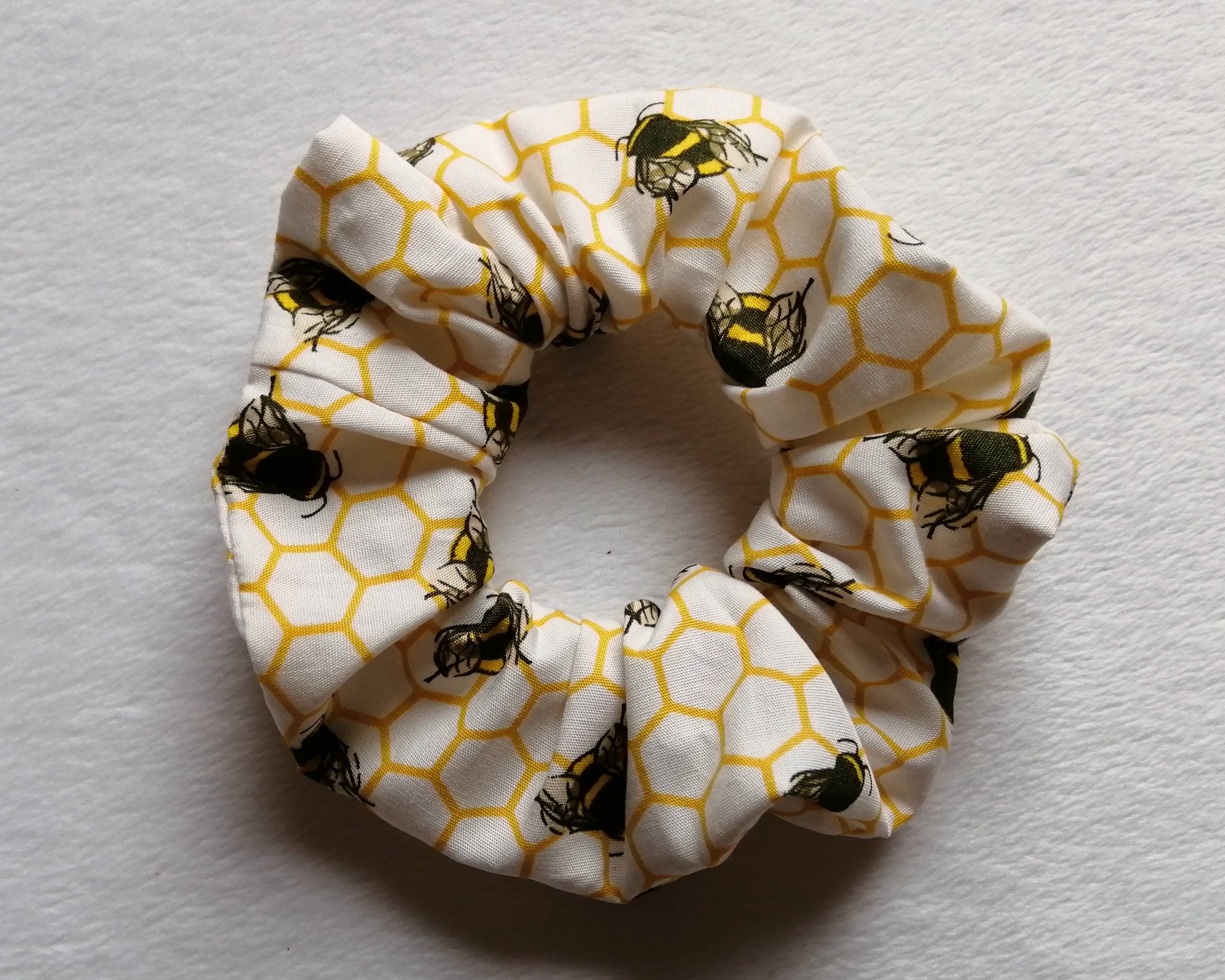 Hannah and me - Venta al por mayor Coletero - Mujer - Scrunchie abeja miel, accesorio para el pelo en forma de panal2