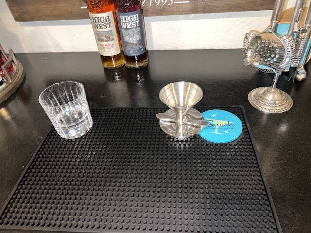 Swish: The Perfect Shot – material de bar por atacado – Tapete Swish Bar3