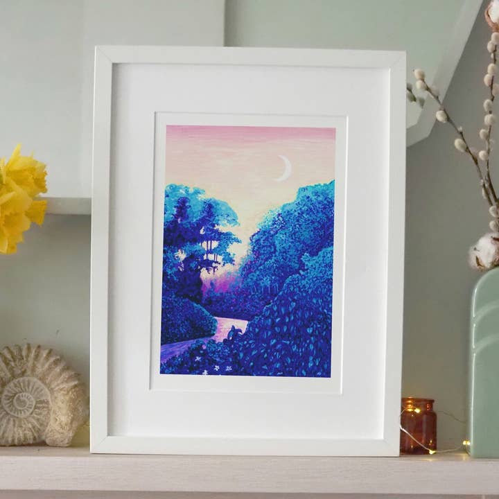 Floresta com Crescent Moon River - Impressão artística por atacado de Drawn Together Art Collective