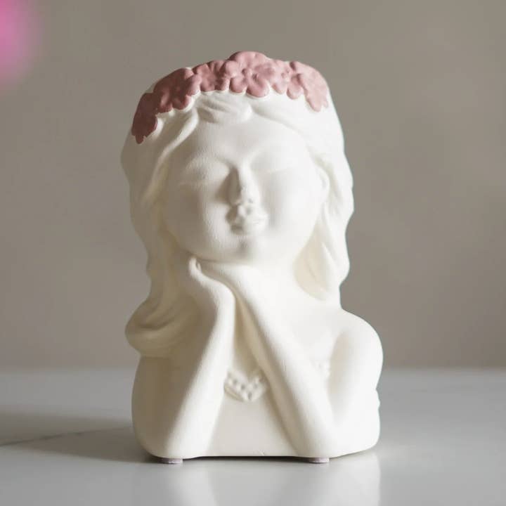 CerAmor Cerâmica - Venta al por mayor Tarros decorativos - Jarra Anita de cerámica portuguesa pintada a mano con figura y corona de flores0