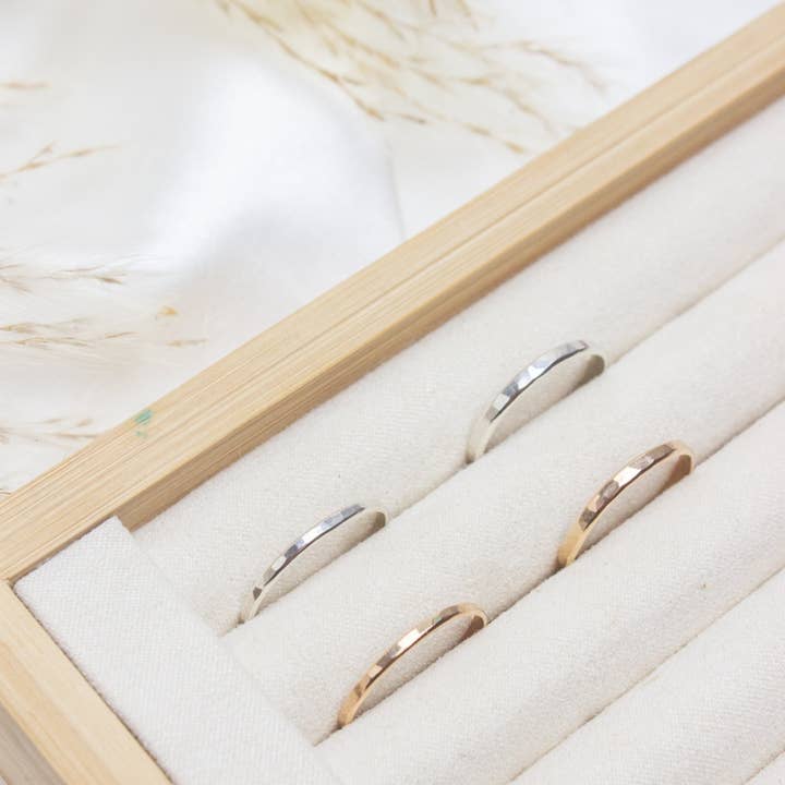 Dünnes organisches gehämmertes Band für den Großhandel von Hope Noel Jewelry