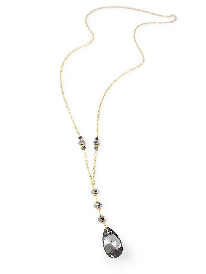 Long collier en plaqué or 18 carats avec cristaux Black Diamond pour la vente par DIGE DESIGNS