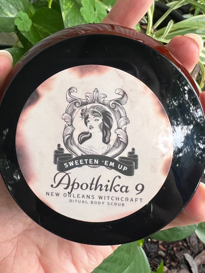 Gommage rituel au sucre pour le corps Sweeten 'Em Up pour la vente par Apothika 9