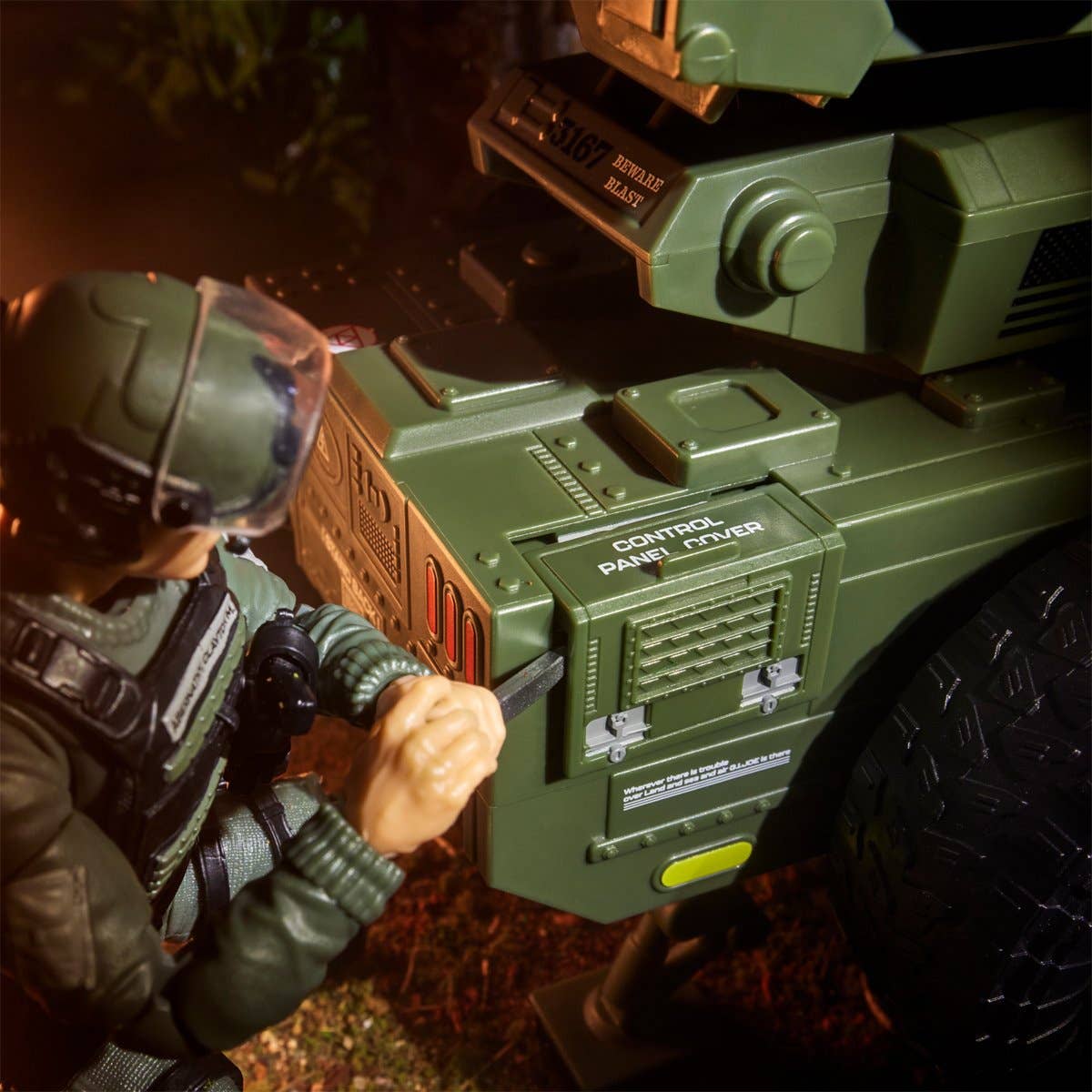 Entertainment Earth - Wholesale Figurine Toy - Kids - G.I. Joe Classified Series Hawk Figure & MMS Towable Vehicle9