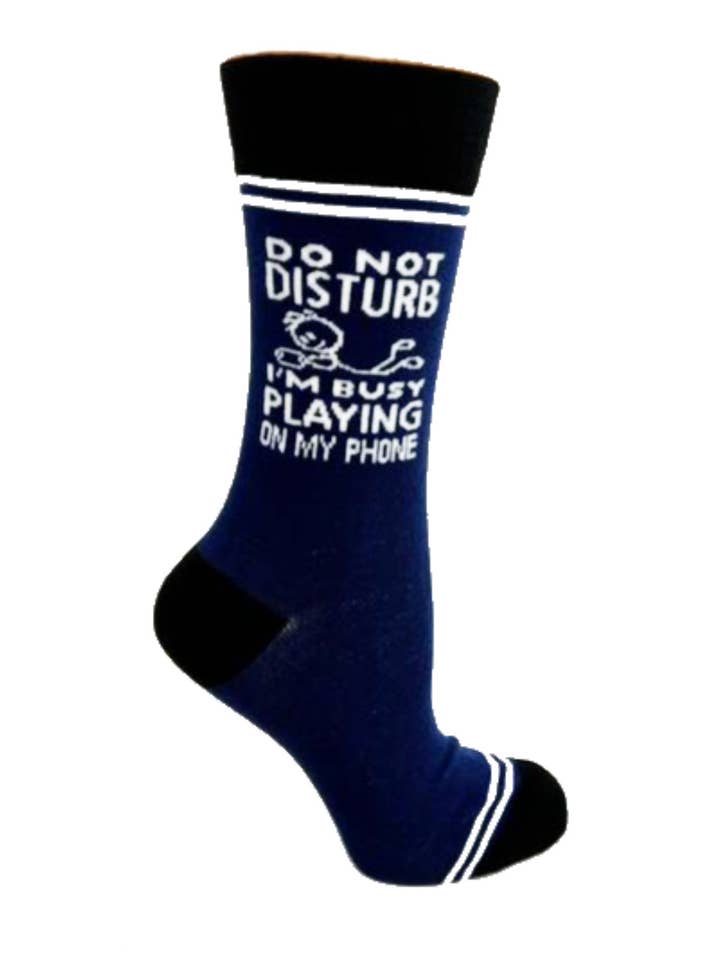 Niet storen, ik ben druk aan het spelen op mijn telefoon - Hey Now Unisex Crew Socks voor wholesale door Fabdaz