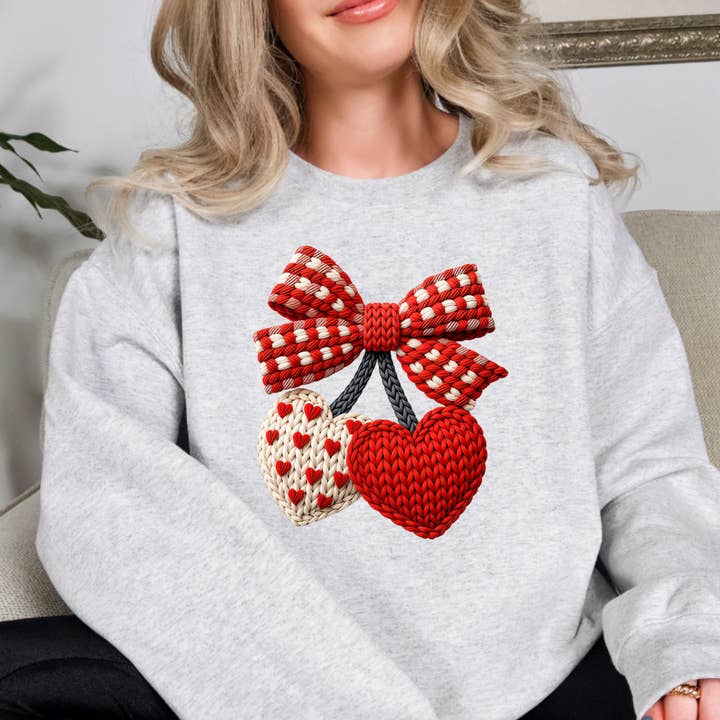 Cerejas Com Laço Coquette Sweatshirt do Dia dos Namorados por atacado de Simply Spoken Apparel