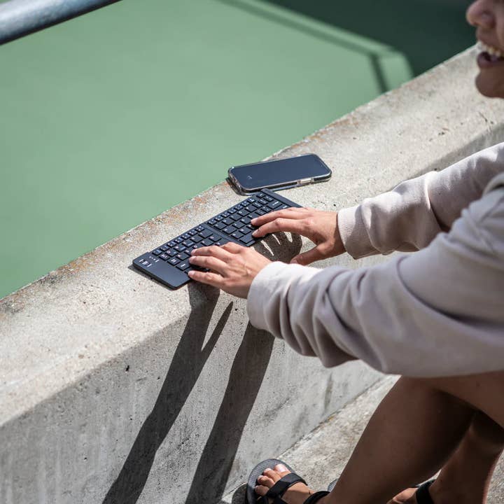 FashionIt - Wholesale Keyboard - Type Wireless Foldable Bluetooth Keyboard - Matte Black5