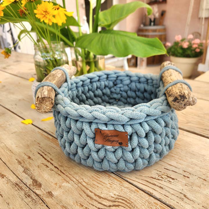 Naturalmarjory – wholesale Basket – Crochet and driftwood basket