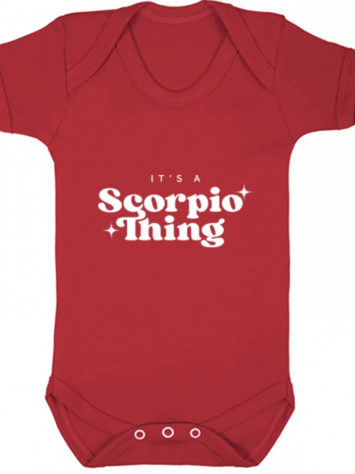 Gilet per neonati stampato It's A Scorpio Thing K2816 per la vendita all'ingrosso da parte di Illustrated Identity