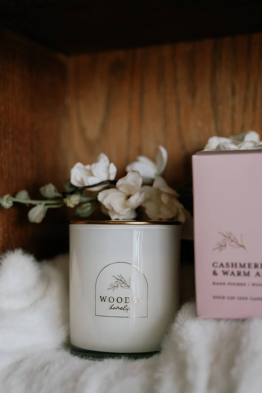 Woodsy Homelife – wholesale Jar/filled candle – Cashmere Vanilla l Gold Lid Candle & Boutique Box0