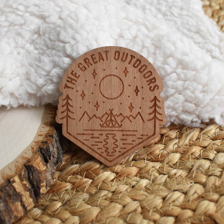 Autocollant en bois The Great Outdoors pour la vente par Wild North Co