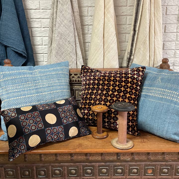 Almajar Schwarzer Ajrak Kissenbezug für den Großhandel von Alamwar