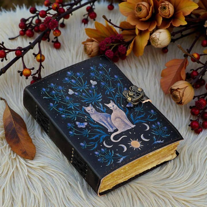 Diario in pelle con due gatti e motivi celestiali 7x5 pollici per la vendita all'ingrosso da parte di Leatherooze