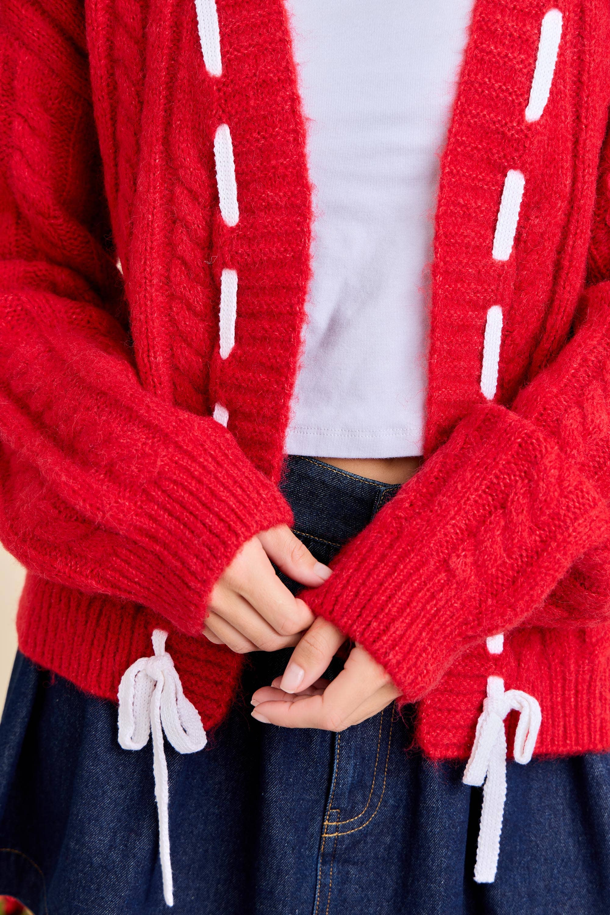 Main Strip - Vente Cardigan – femme - Cardigan en maille torsadée avec ruban de fête – Prêt à expédier en superposition9