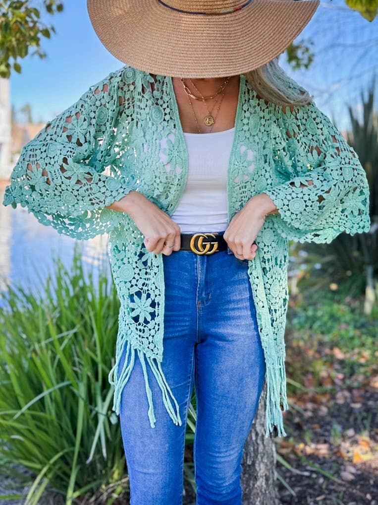 Sauge Kimono en crochet floral sauge à manches 3/4 avec pompons en vente sur Faire2