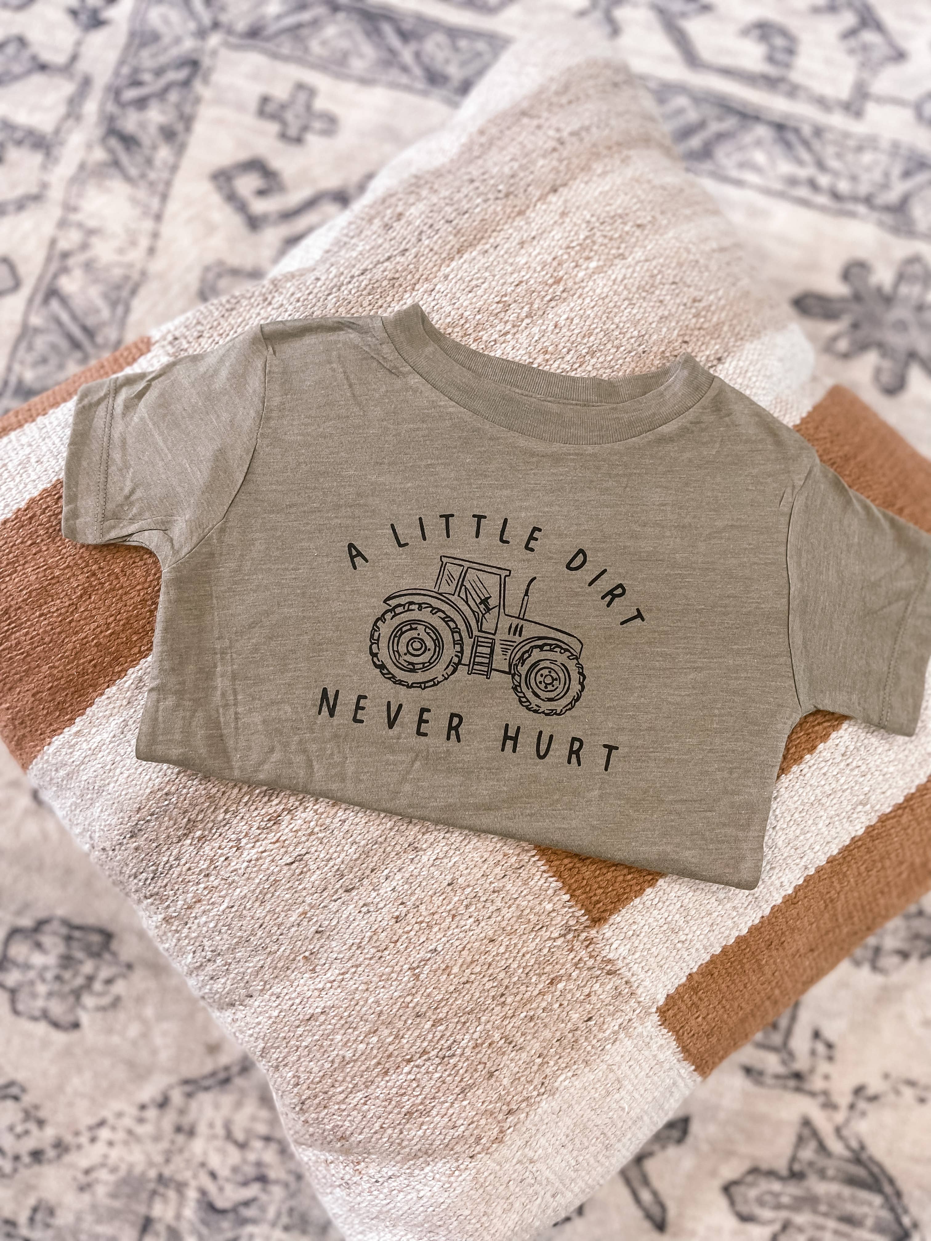 Ginger And Thread - Vente T-shirt sérigraphié – enfant - T-shirt de tracteur pour enfants en bas âge, T-shirt A little Dirt Never Hurt3