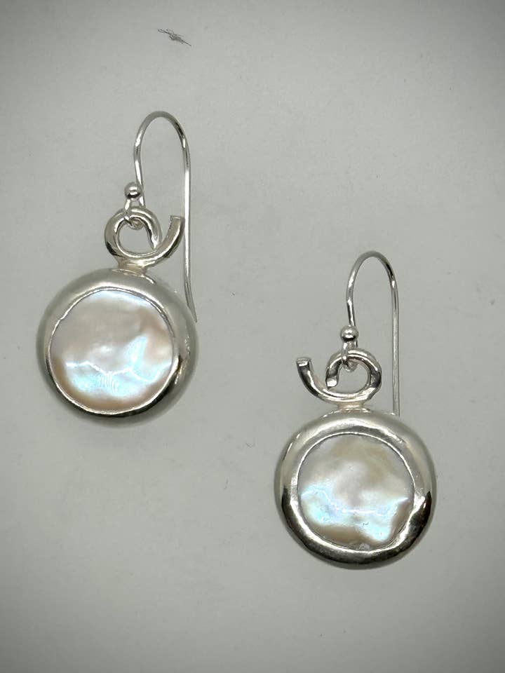 Orecchini con Perle di Moneta d'Argento e d'Acqua Dolce per la vendita all'ingrosso da parte di Morgan McGeehan Designs