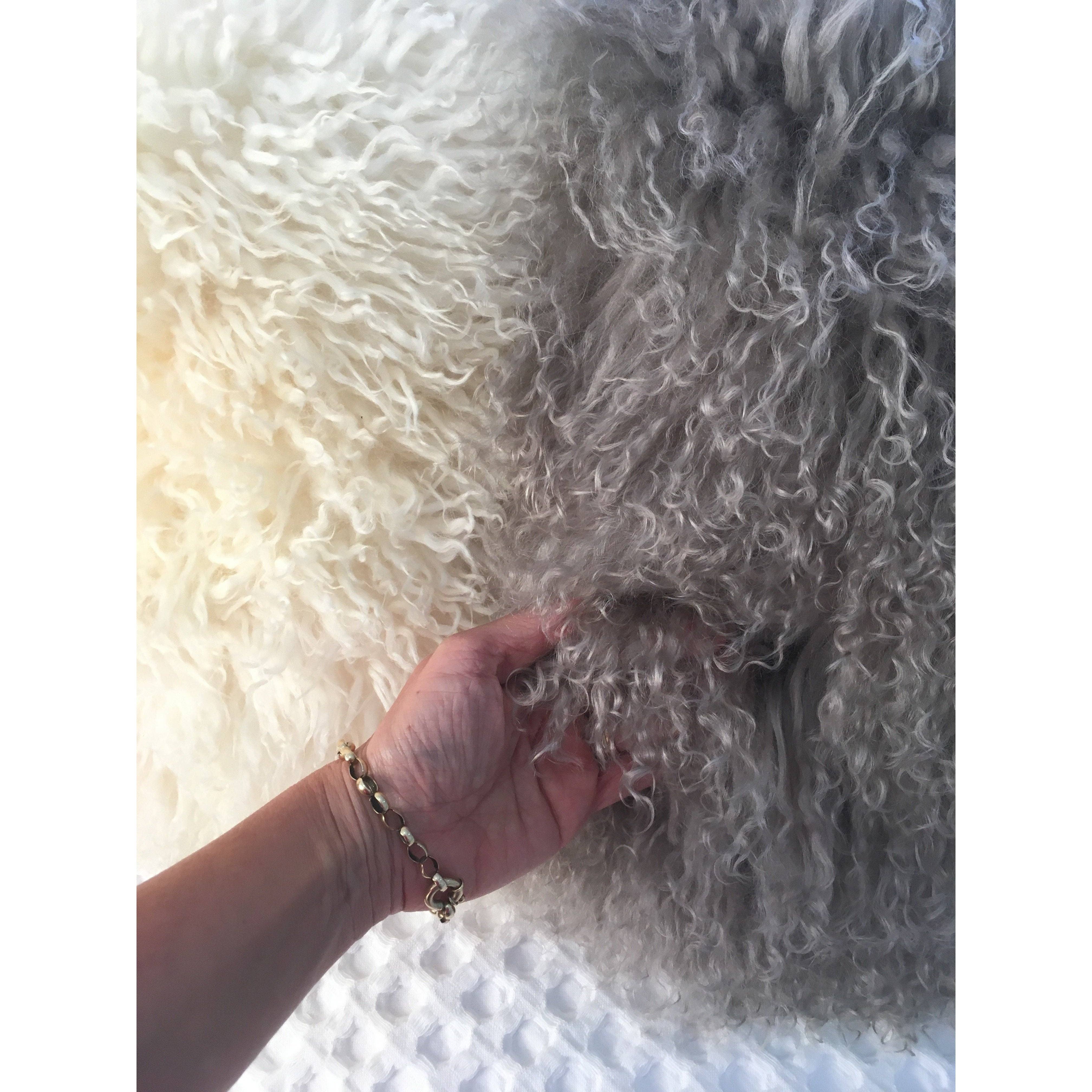 deladonica - Wholesale Throw/decorative pillow - DeLadonica Mongolian Sheepskin Lambswool Cushion White Pop2