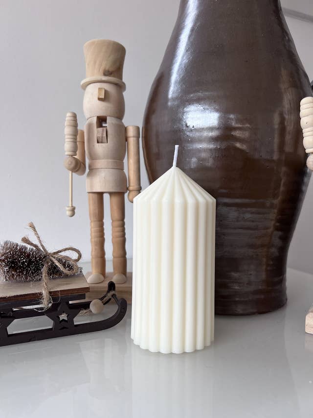 Bougie Mia - Bougie Moulée pour la vente par La Casa des Bougies