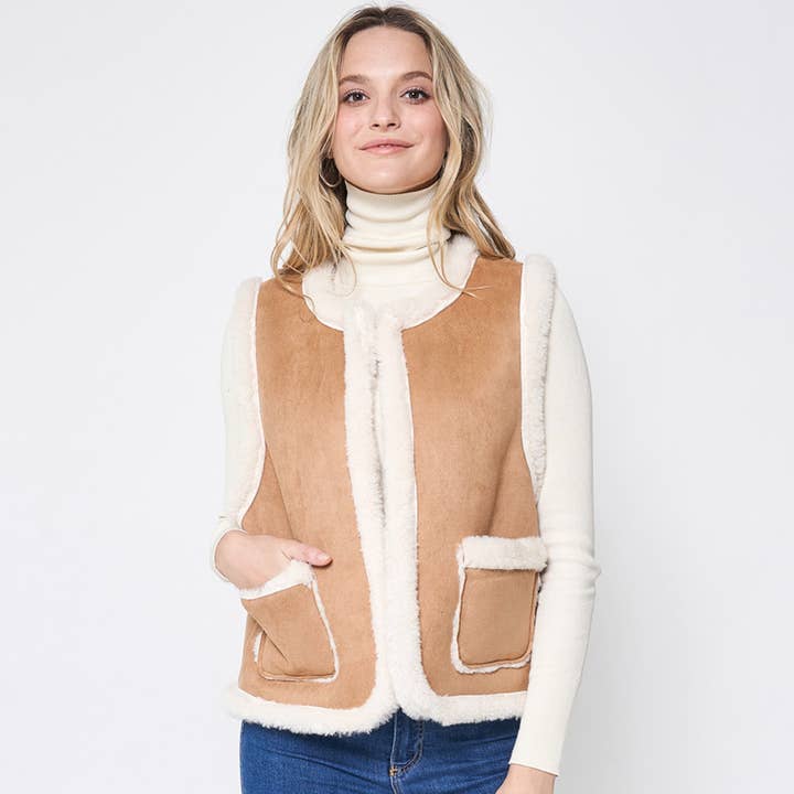 Gilet Sherpa en faux daim pour la vente par Sensibling Corp.
