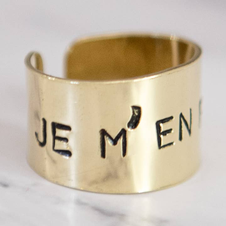 BAGUE LEA EN LAITON AVEC GRAVURE pour la vente par Loti jewels