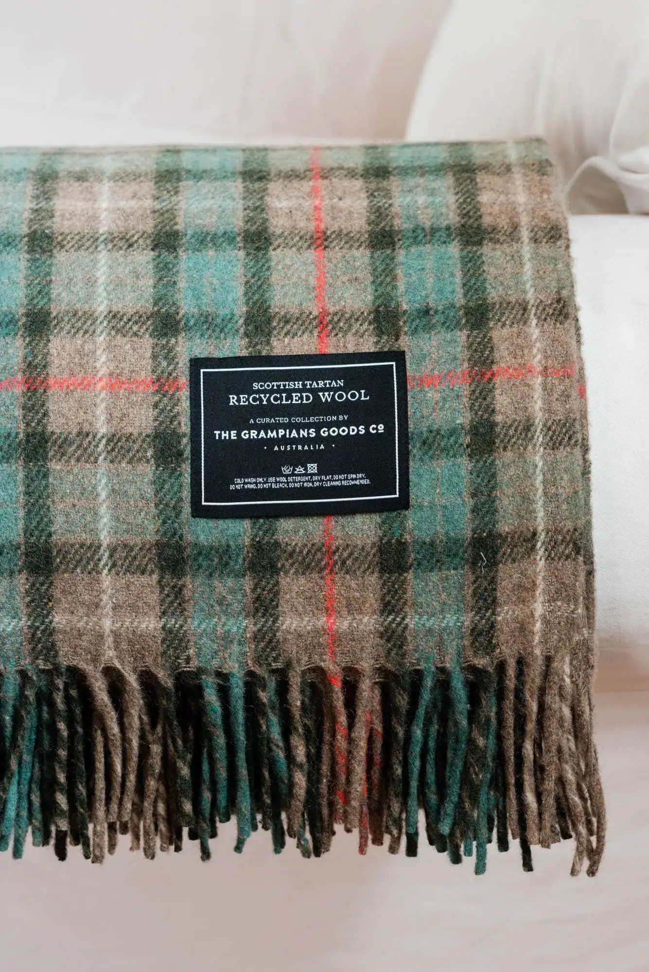 The Grampians Goods Co. - Vendita all'ingrosso Plaid - Coperta Heritage Tartan in lana riciclata46