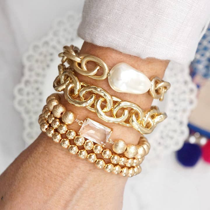 PennyLine inc - Wholesale Link & Chain Bracelet - Chunky Chain with a large pearl Bracelet in Worn Gold1