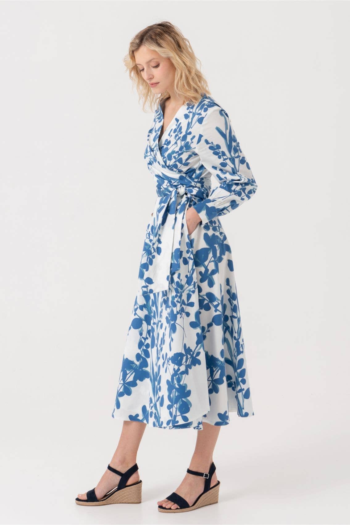 Marianna Déri GmbH - Wholesale Dress - Women's - Wrap dress with blue leaves3
