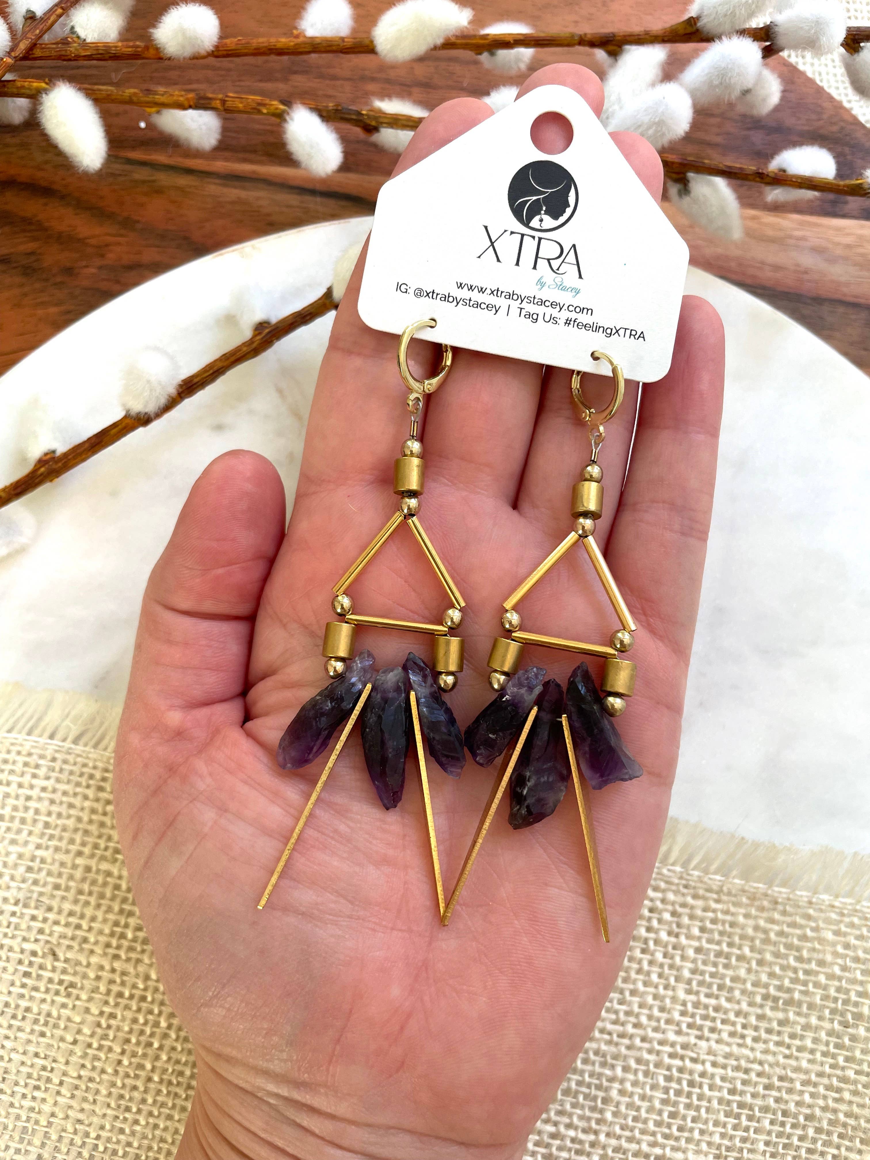 XTRA by Stacey - Wholesale Hangende/ronde oorbellen - The Alicent Earring - Raw Amethyst Spike Statement oorbellen3