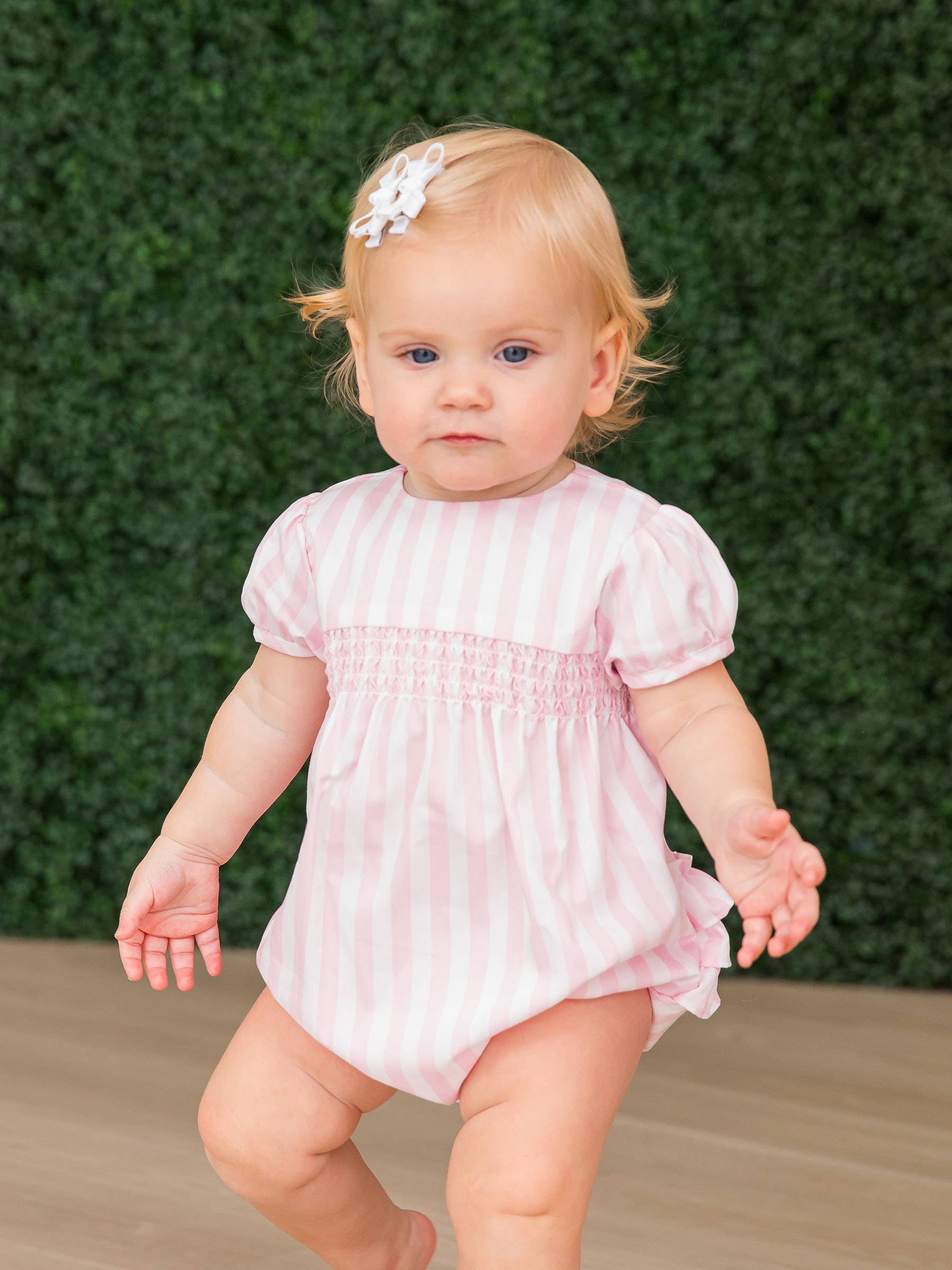 Girls White Mini Bow Hair Clip Set for wholesale on Faire1