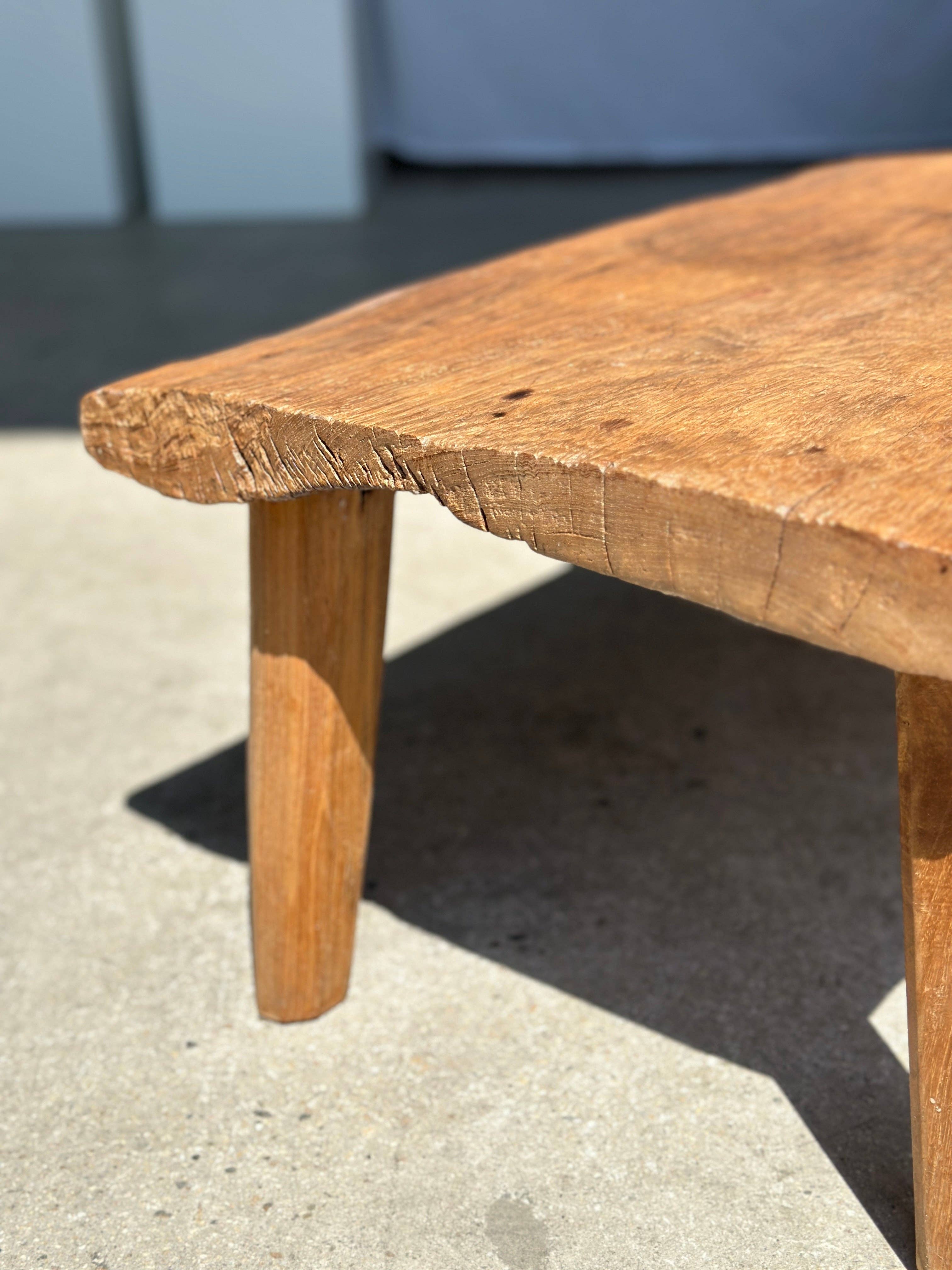 Office Objets – Großhandel Beistelltisch – Kleiner leichter Couchtisch aus hellem Teakholz mit vier Beinen H: 30 L: 63,5 B: 40 cm53