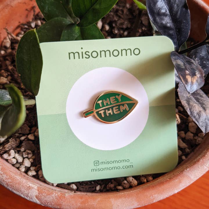misomomo - Wholesale Lapel Pin/Button - Pronoun Leaf Pin - they/them9