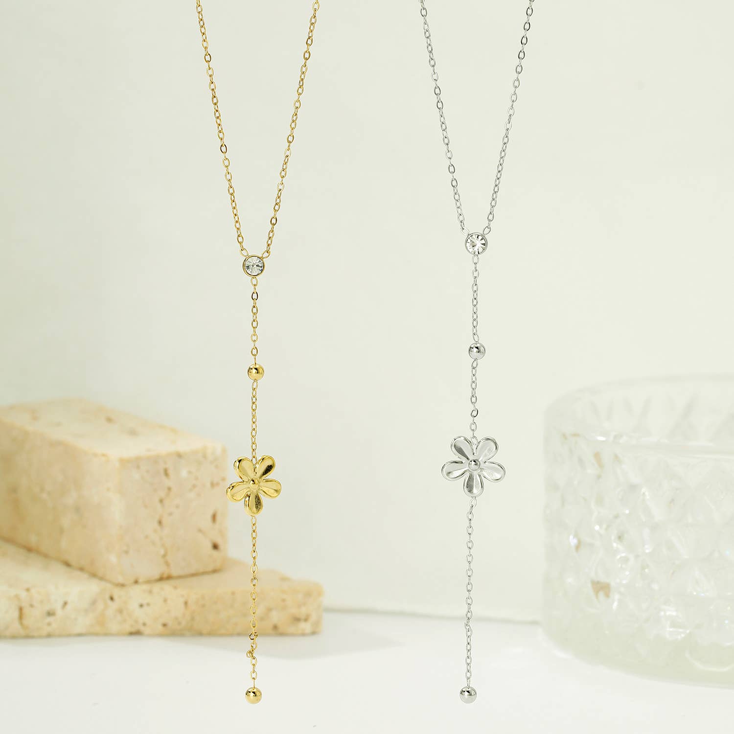 Kapyco - Wholesale Y-Neck/Lariat Necklace - Y-shaped flower necklace in stainless steel - BJ2102882