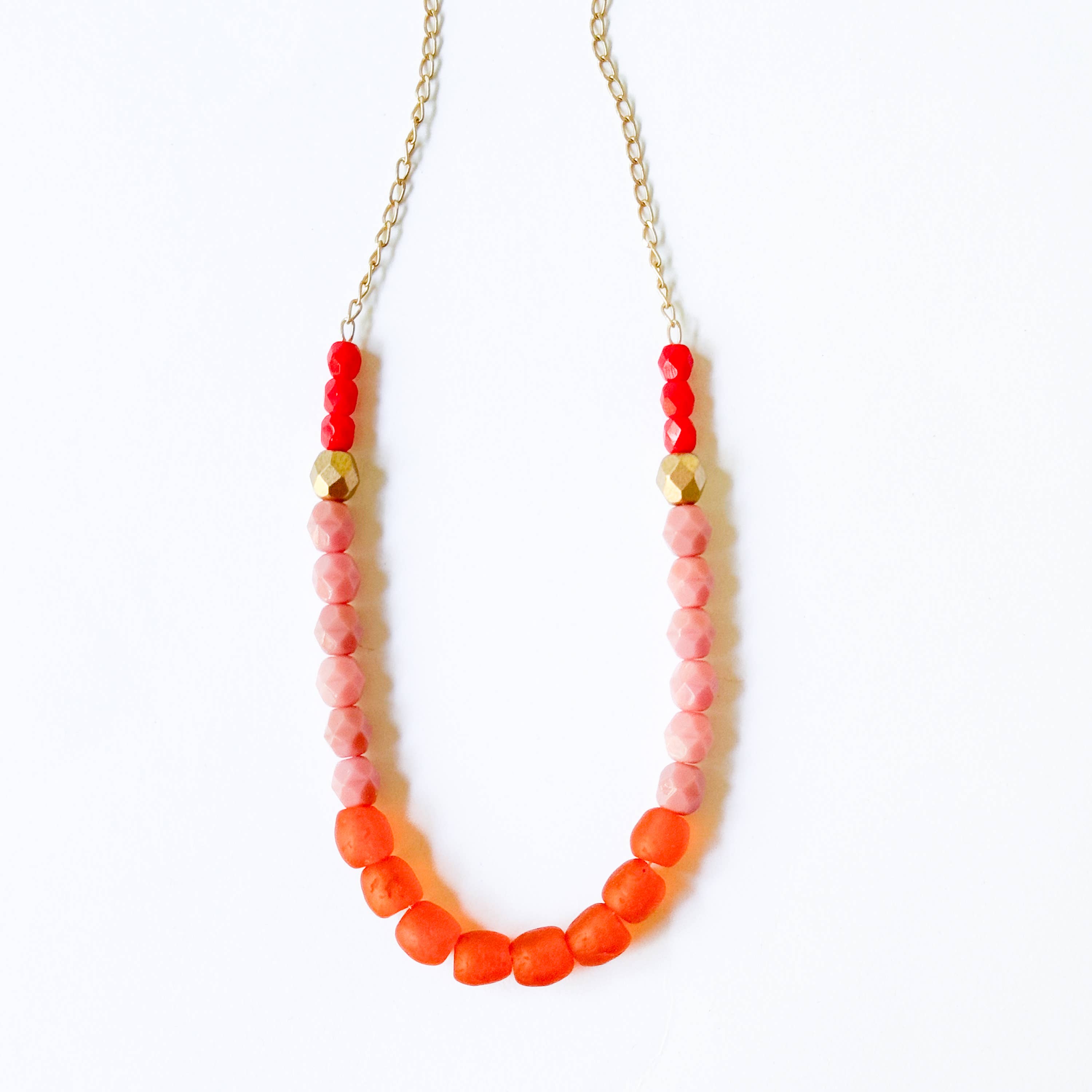 Nest Pretty Things - Vente Collier de perles - Collier multicolore en verre africain recyclé et perles mélangées 5