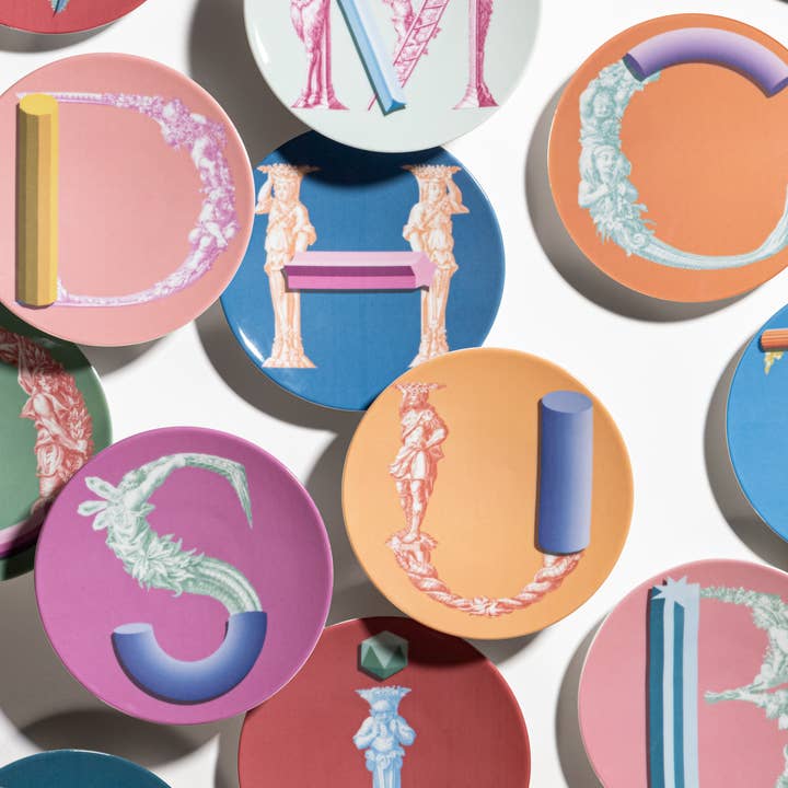Alfasolido collection of porcelain saucers with alphabet for wholesale by Vito Nesta Grand Tour