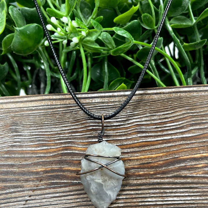 Handmade by Marlayna - Vendita all'ingrosso Collana con ciondolo/pendaglio - Pendente con punta di freccia avvolta1