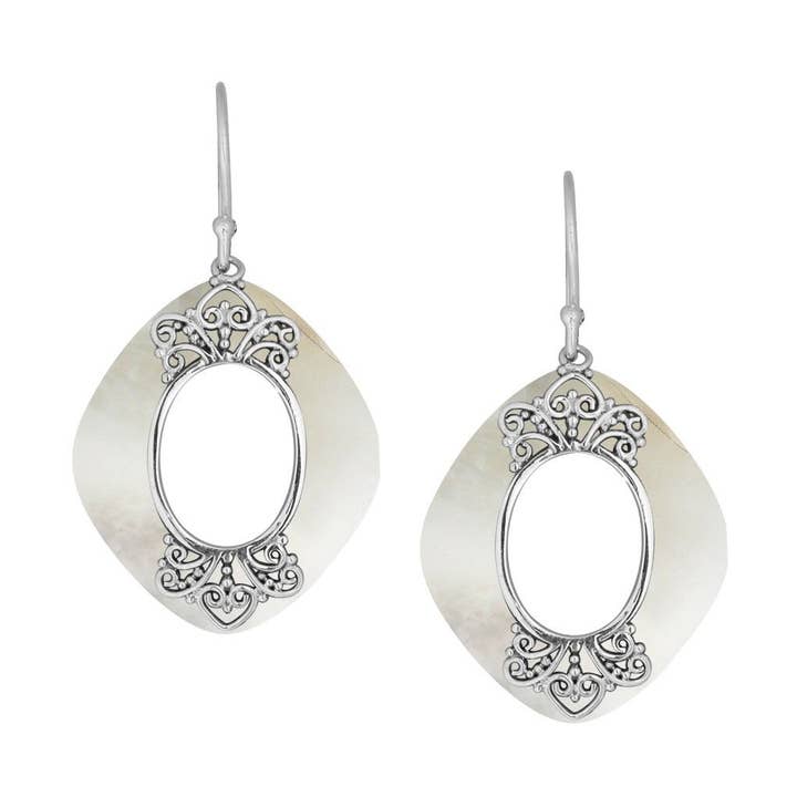 AE-1172-MOP Ohrhänger aus Sterlingsilber mit Perlmutt im ovalen Kissenrahmen für den Großhandel von Bali Designs