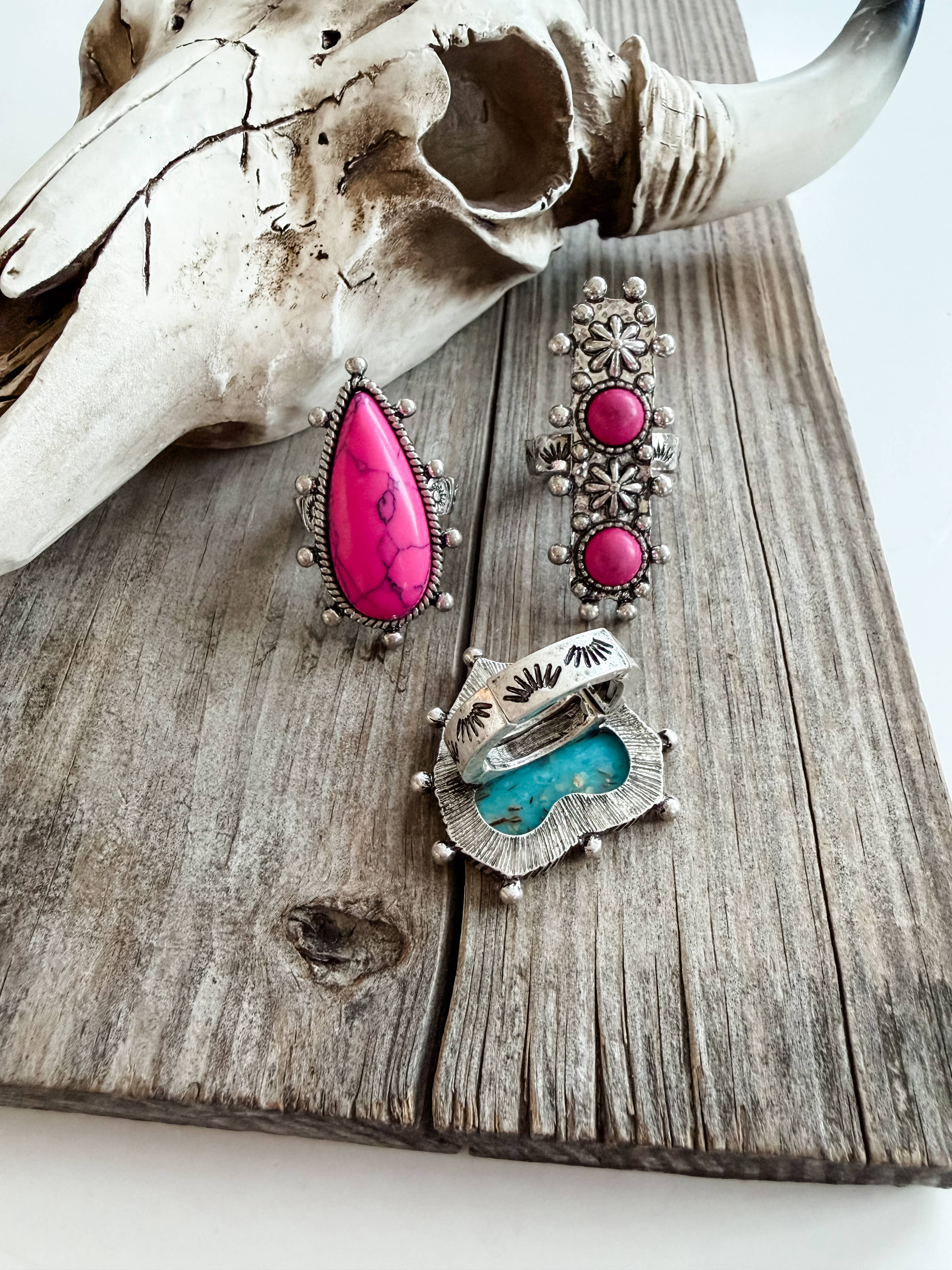 Boho Ranch Shop - Wholesale Cocktail/Statement Ring - Western Style Teardrop Turquoise Stone Stretch Ring2