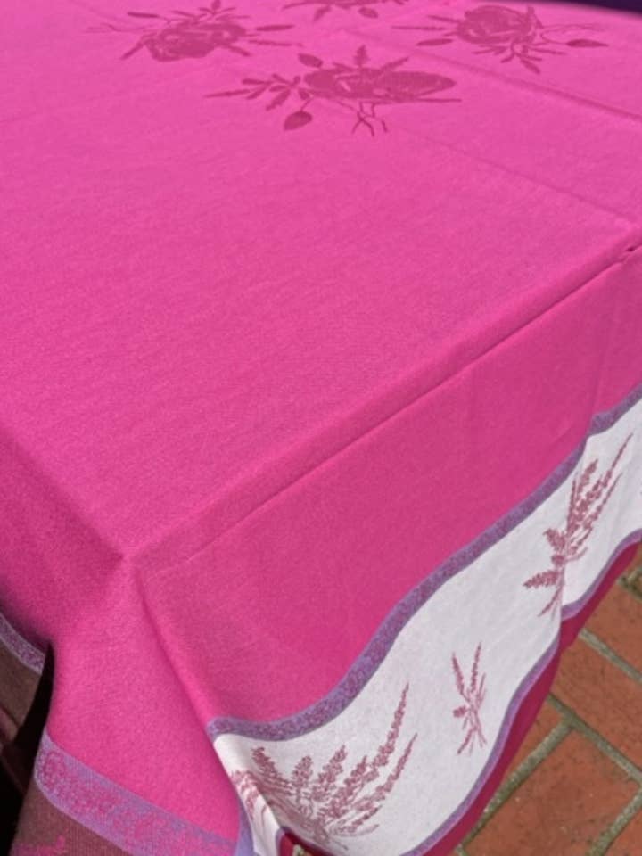 Frans jacquardtafelkleed Lavender Framboise voor wholesale door La Maisonnette