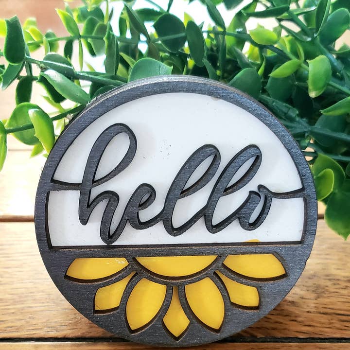 Plaque à plusieurs niveaux en forme de tournesol HELLO pour la vente par ChristyFaye