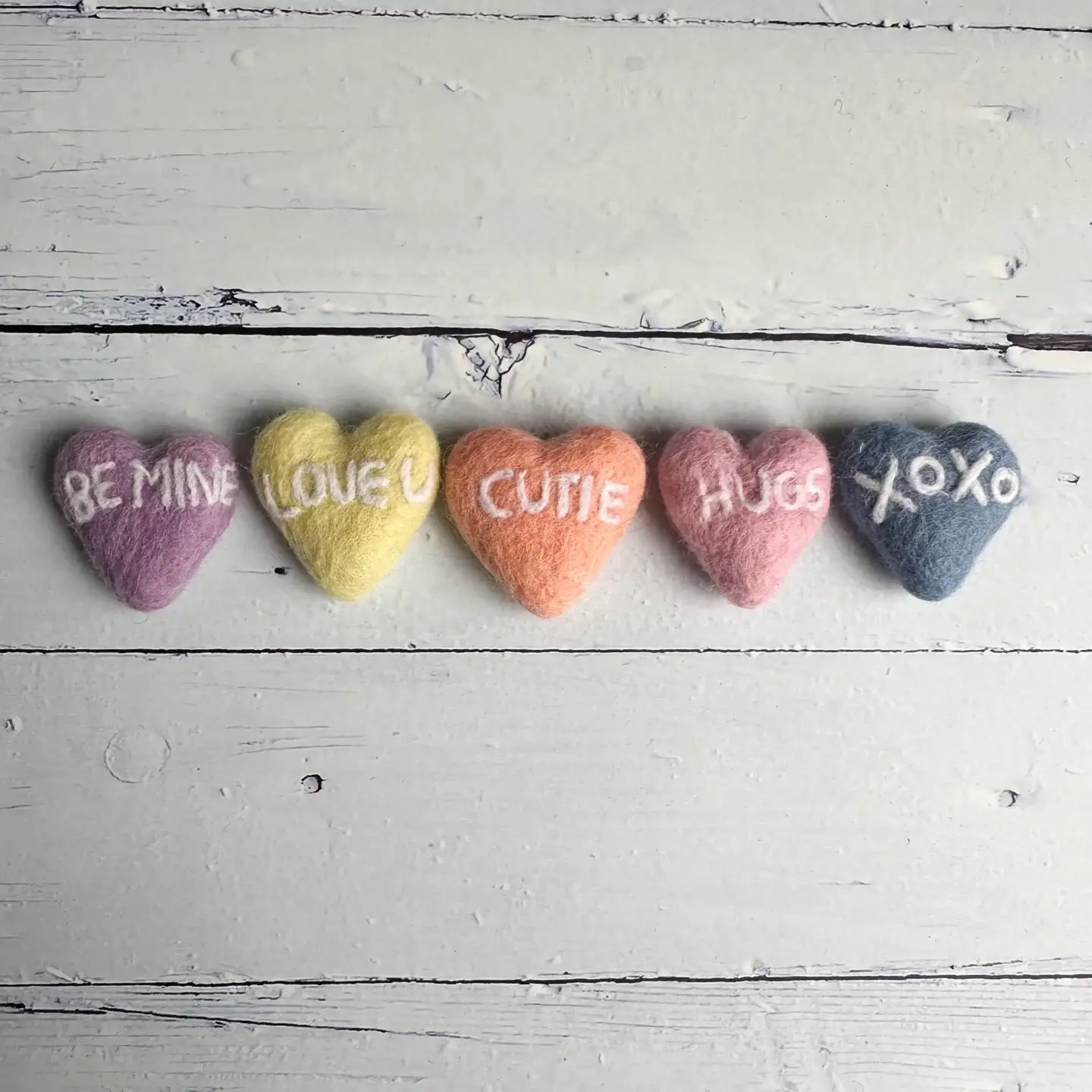 Sewing Seeds Play - Vente Décorations de table - Lot de 5 cœurs en feutre pour la Saint-Valentin1